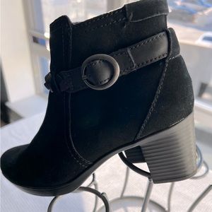 Clarks Black Booties Suede - Size 7.5M